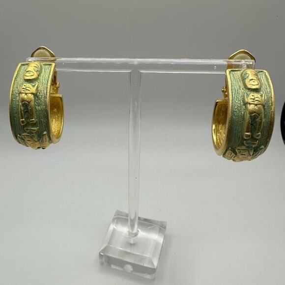 Vintage Green Verdis Gold Clip On Earrings Archeological Theme VTG - Picture 13 of 16